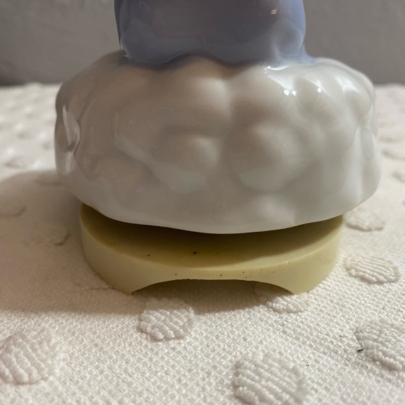 Vintage Japan Porcelain Angel Figurine Music Box - Picture 7 of 11